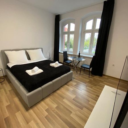 Vip Rooms Apartment Thorn Exterior foto