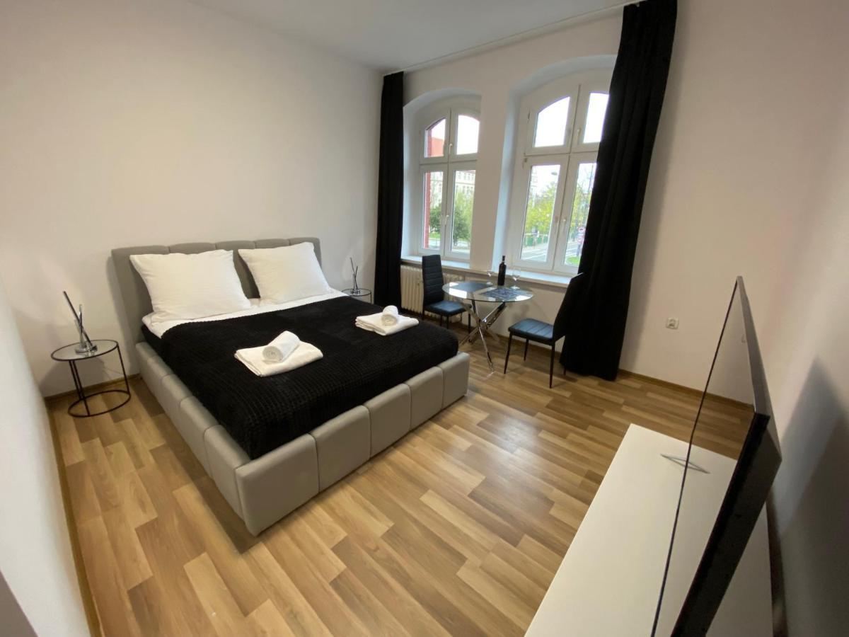 Vip Rooms Apartment Thorn Exterior foto