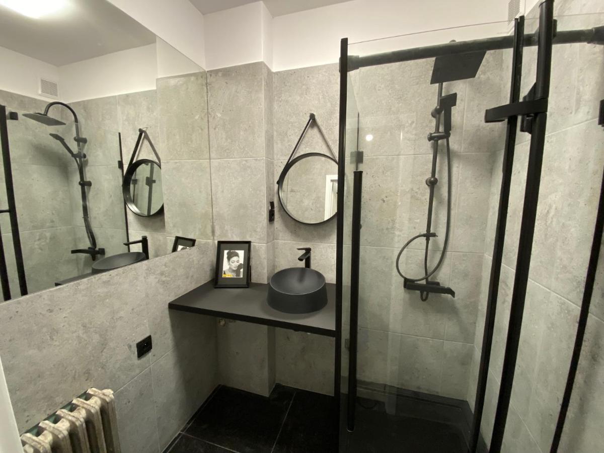 Vip Rooms Apartment Thorn Exterior foto