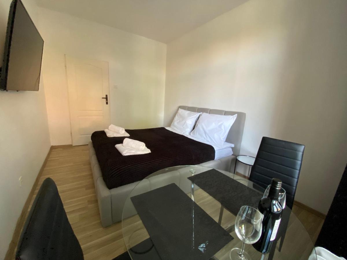 Vip Rooms Apartment Thorn Exterior foto