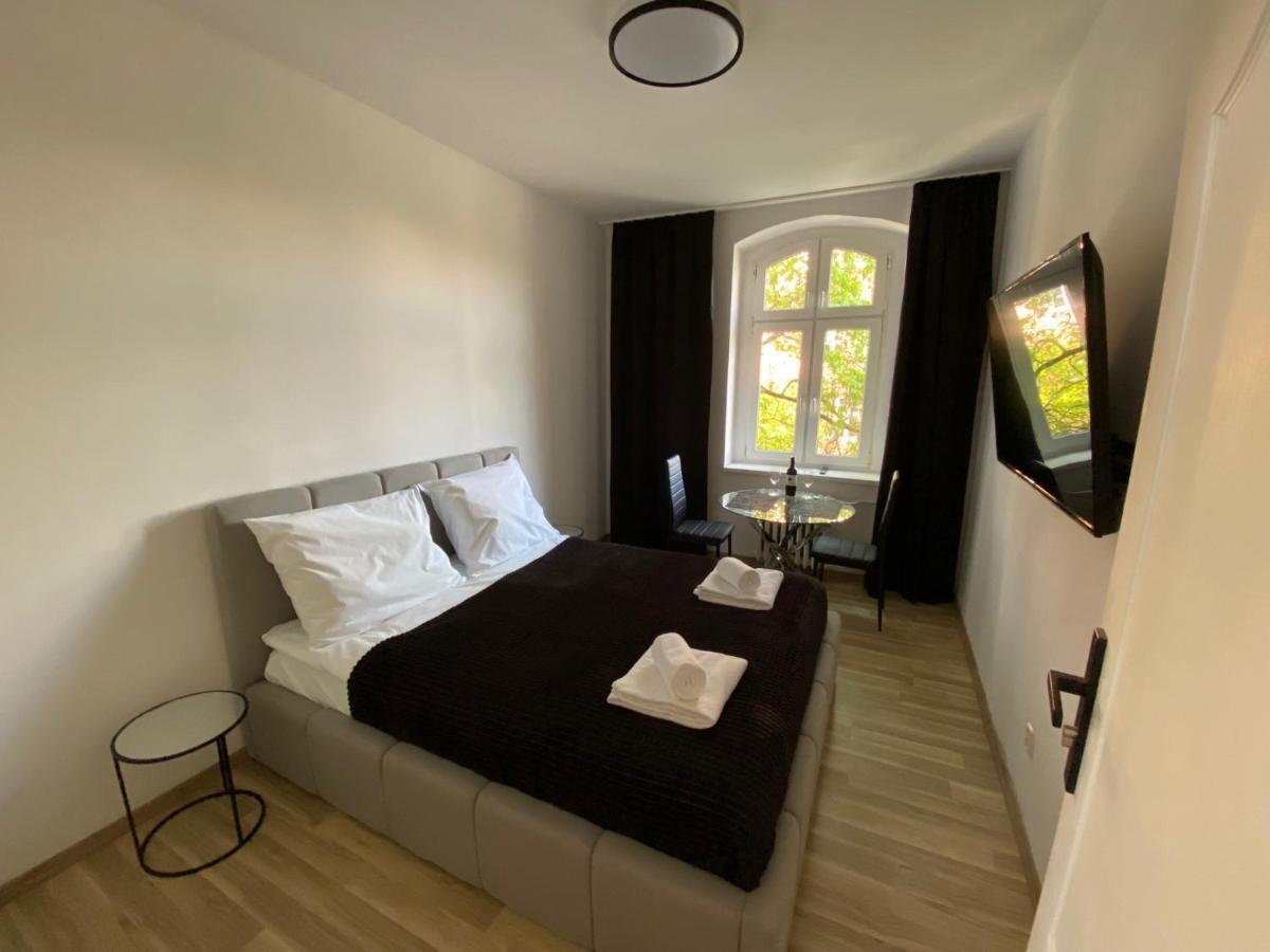 Vip Rooms Apartment Thorn Exterior foto