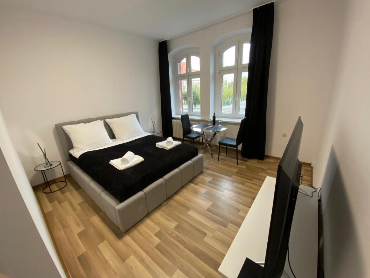 Vip Rooms Apartment Thorn Exterior foto
