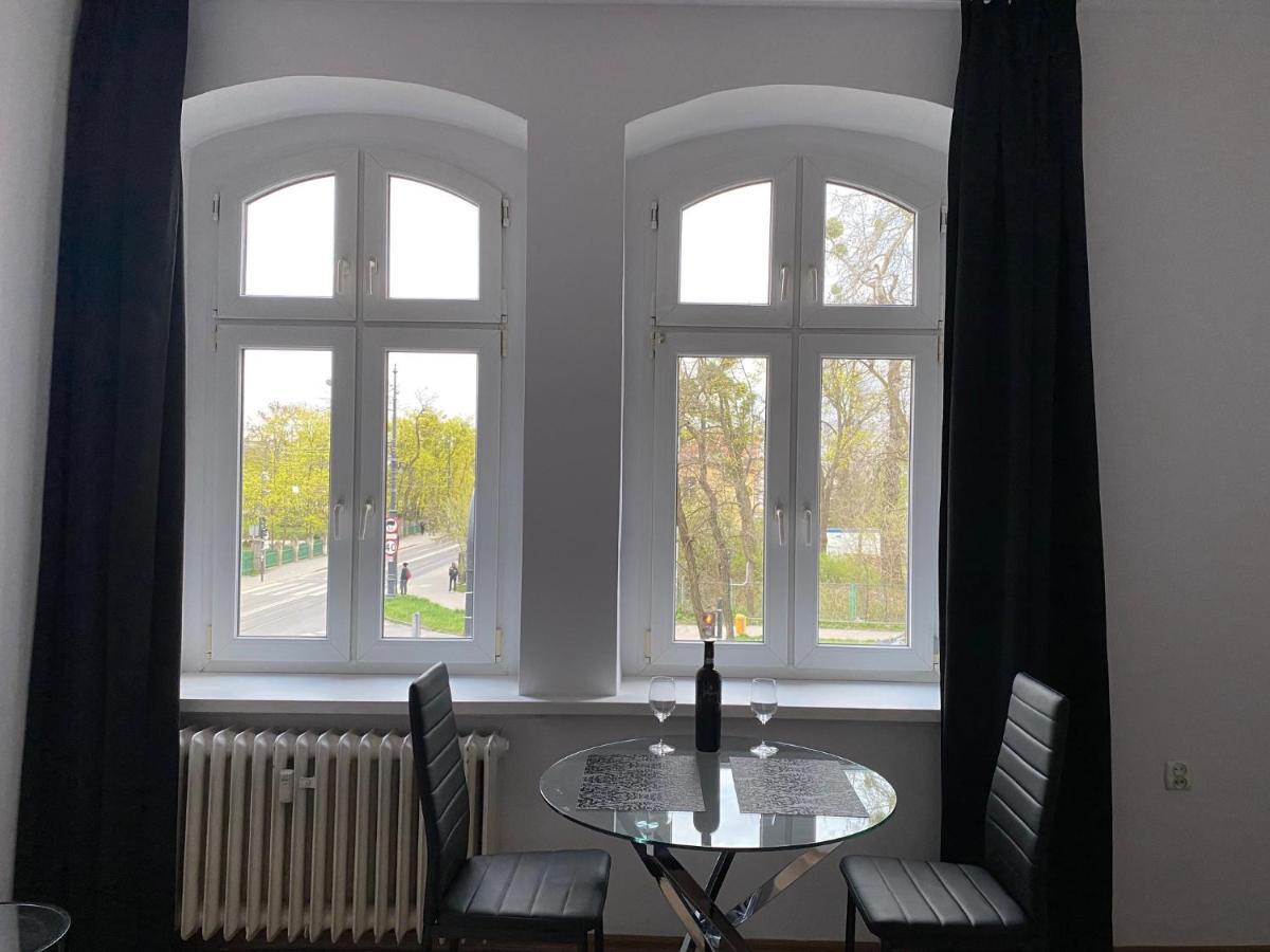 Vip Rooms Apartment Thorn Exterior foto