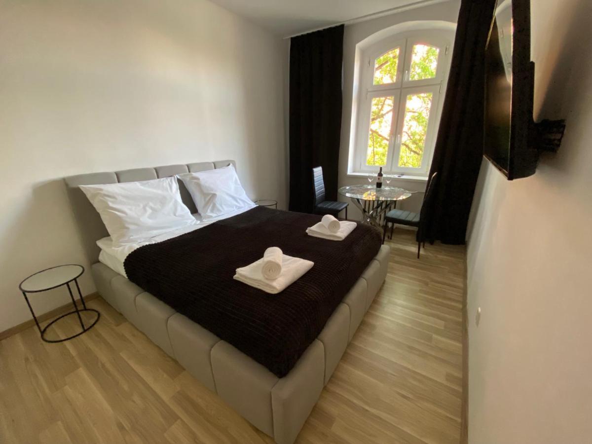 Vip Rooms Apartment Thorn Exterior foto