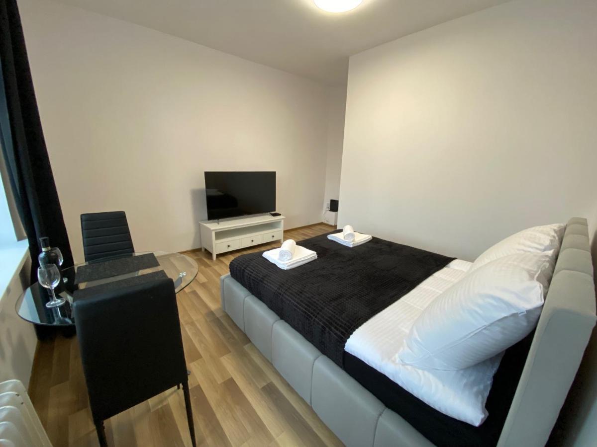 Vip Rooms Apartment Thorn Exterior foto
