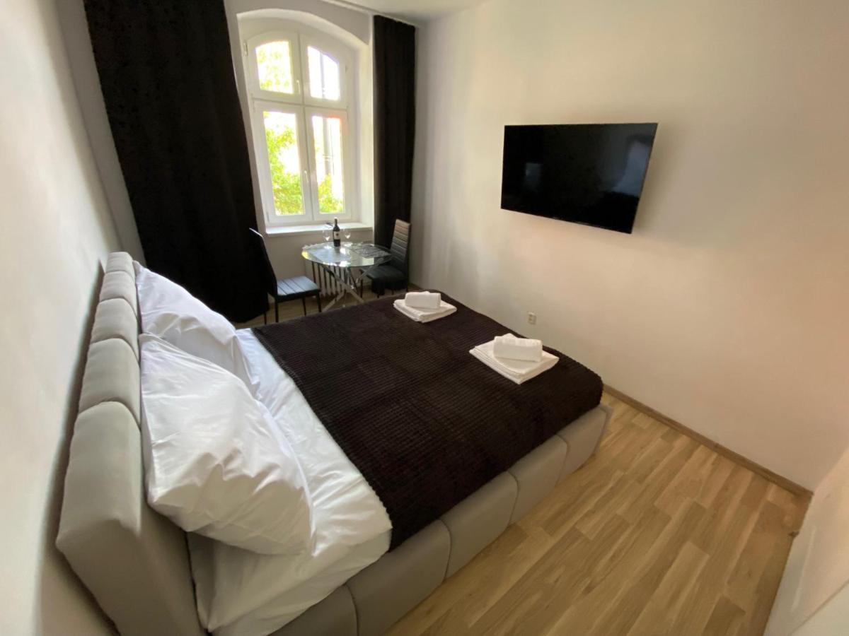 Vip Rooms Apartment Thorn Exterior foto