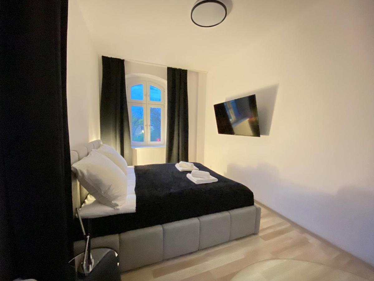 Vip Rooms Apartment Thorn Exterior foto